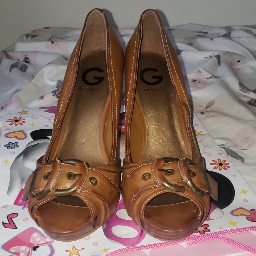 GUESS HEELS SIZE 9M